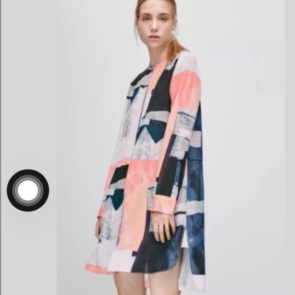 Abstract Print Long-Sleeve Tunic Blouse in Coral and Navy